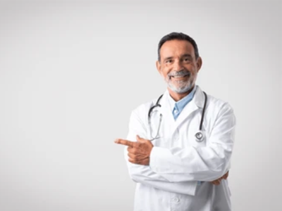 Dr. Joaquim Fores Vineta consulting a patient in a hospital setting